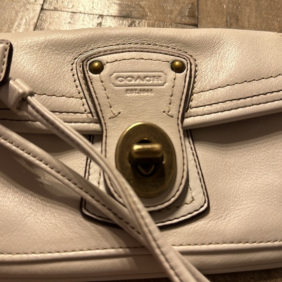 Coach Gigi White Leather 65th Anniversary Turnlock Wristlet - Coin Wallet - Picture 3 of 9